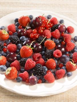 Beerenobst Mischung, Blackberry, impression, Raspberry, Red Currant, Vitis vinifera subsp. vinifera