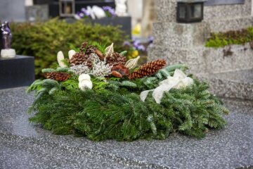Cemetery, Grab, Grabdekoration, Grave Decoration, pinecone