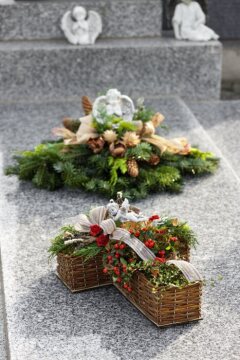 Cemetery, Grab, Grabdekoration, Grave Decoration, Kreuz, snowberry (Genus)