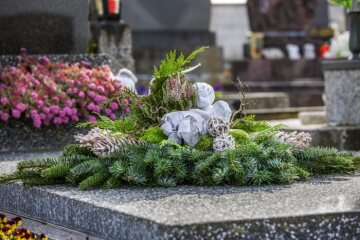Angel, Cemetery, Grab, Grabdekoration, Grave Decoration, pinecone, Reisig